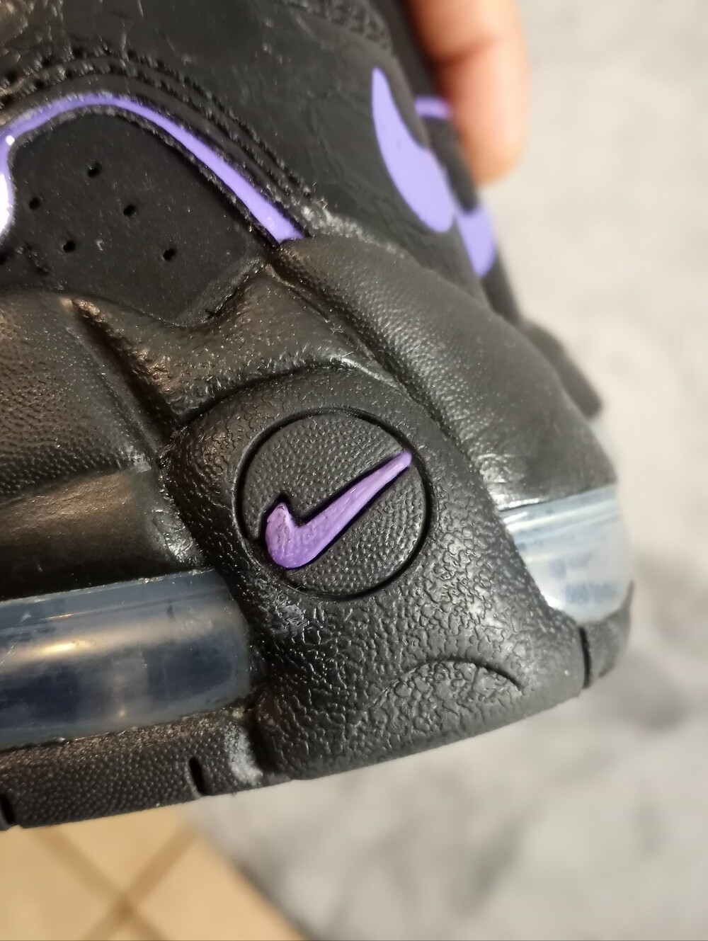 Nike Air kids More Uptempo sneakers in black with purple accents, size US 11C - Picture 9 of 9
